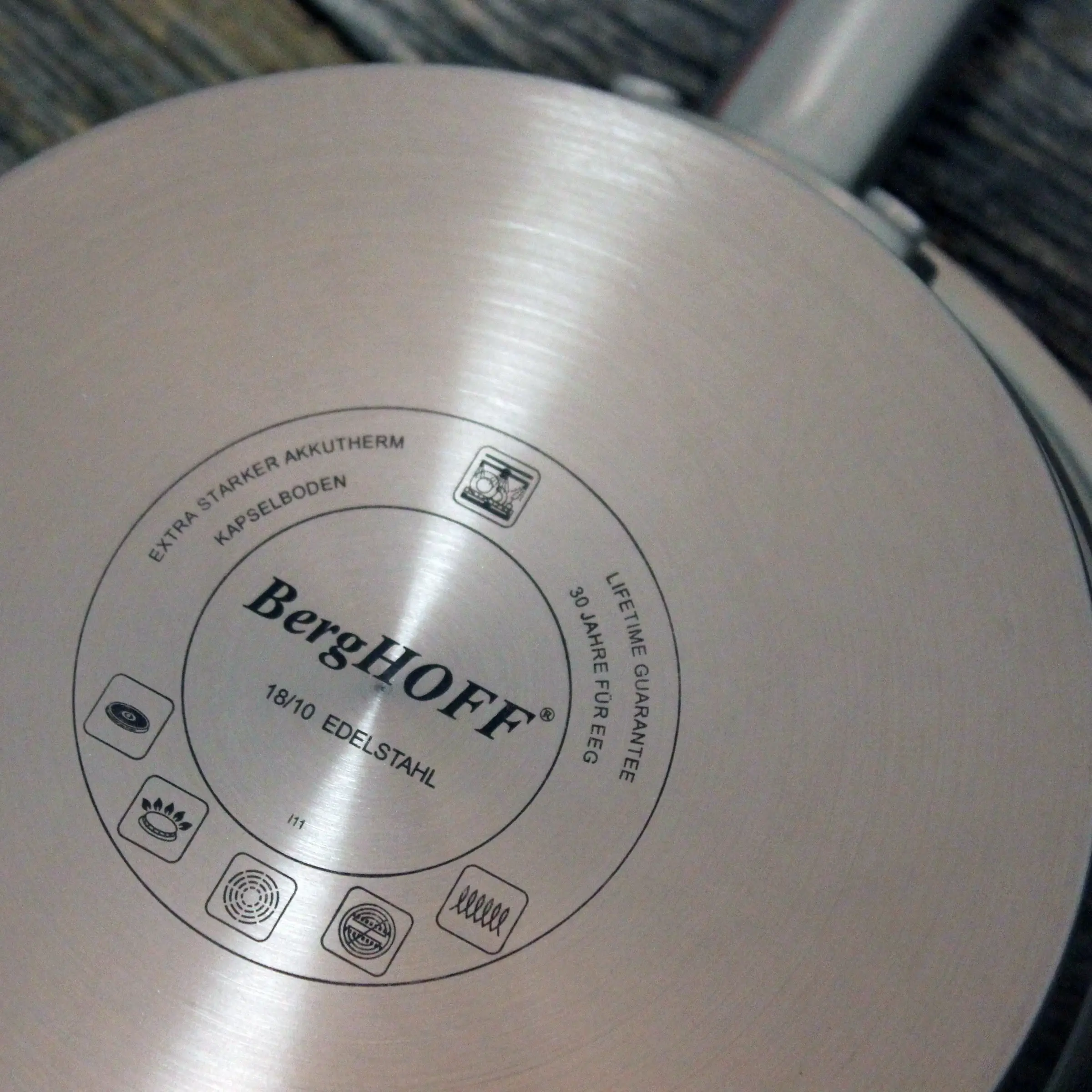 BERGHOFF - Berghoff Essentials Comfort 18/10 Paslanmaz Çelik Yapışmaz Tava 24 cm (1)