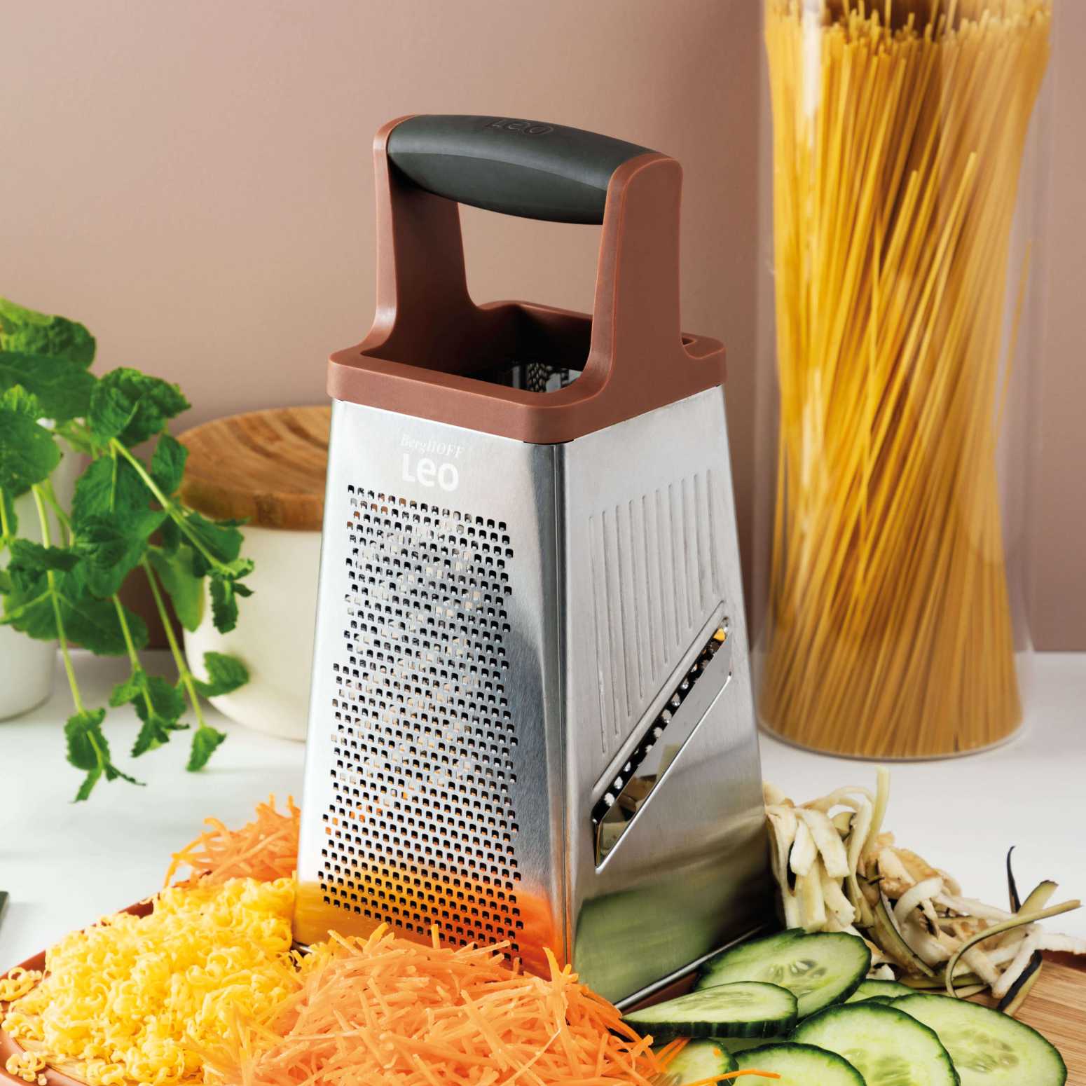 Berghoff Leo 18/10 Paslanmaz Çelik 4 yönlü alttan kapaklı rende 25 Cm - 2