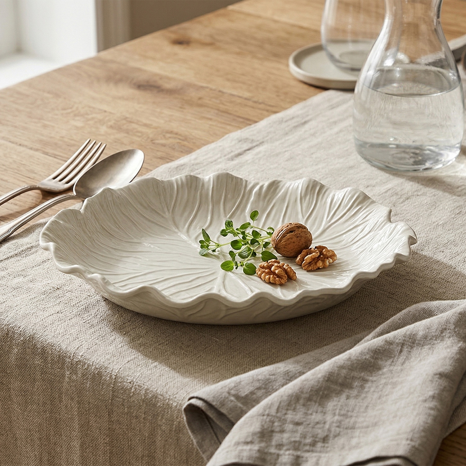 Lefora Porselen Yaprak Formlu 29 cm Servis Tabağı - 2